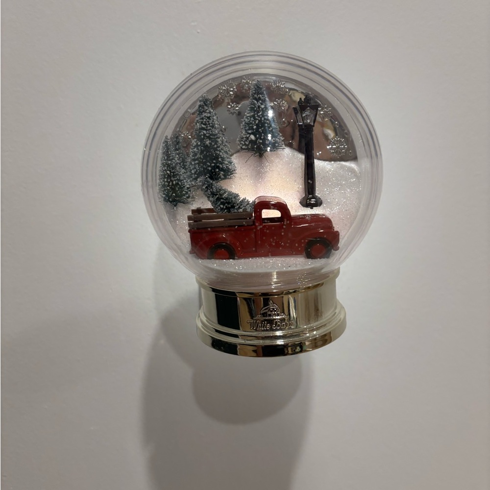 Bath & Body Works Holiday Snow Globe Wall Plug